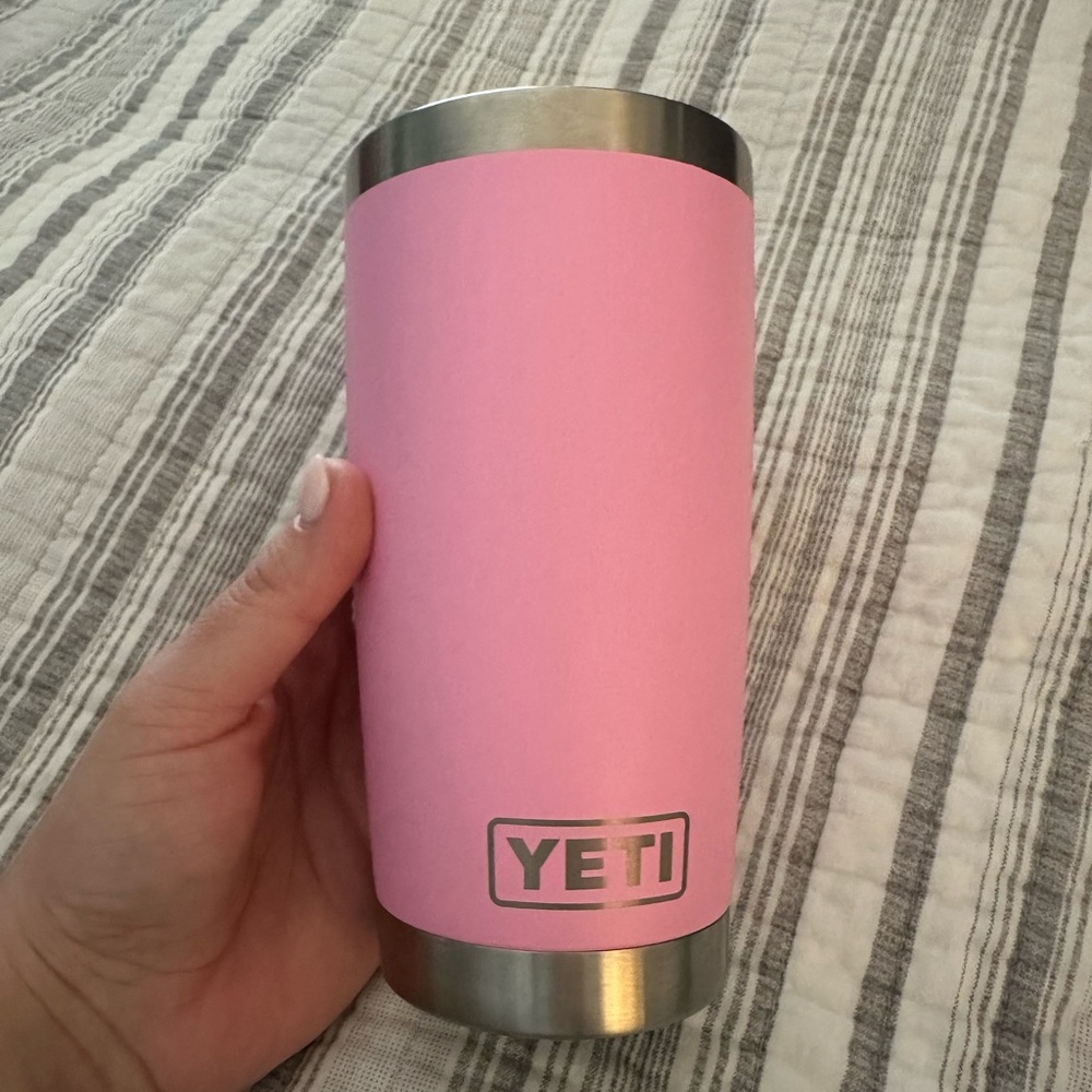 YETI 20 OZ TUMBLER
WITH MAGSLIDER™ LID